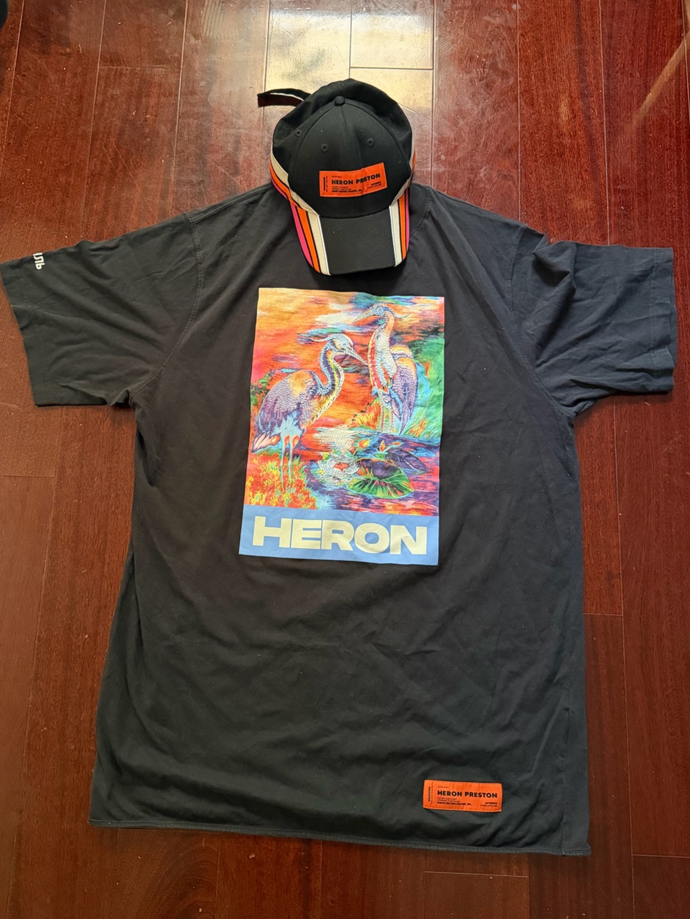 Heron Preston Black Tee with Multicolor Heron Panel 
HAT INCLUDED